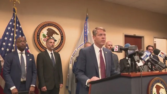 Раскрыта схема легализации мигрантов диаспорой через коррумпированных высокопоставленных офицеров полиции