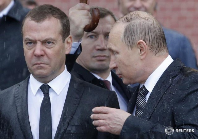 Бацька набрасывает на вентилятор