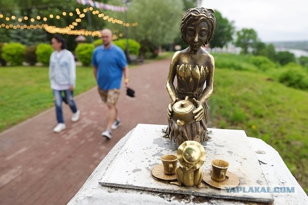 Хомлины, ангелы и грибы с глазами: необычные городские скульптуры