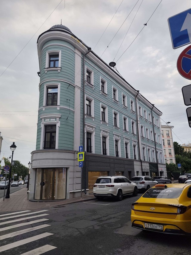 Шляюсь по Москве (городские джунгли, плоские дома и машинки)