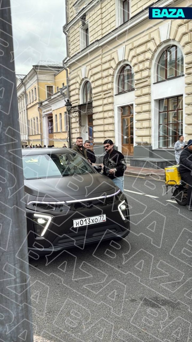 Тимати решил взорвать мозг общественнику Виталию Бородину, которого ранее послал на*уй