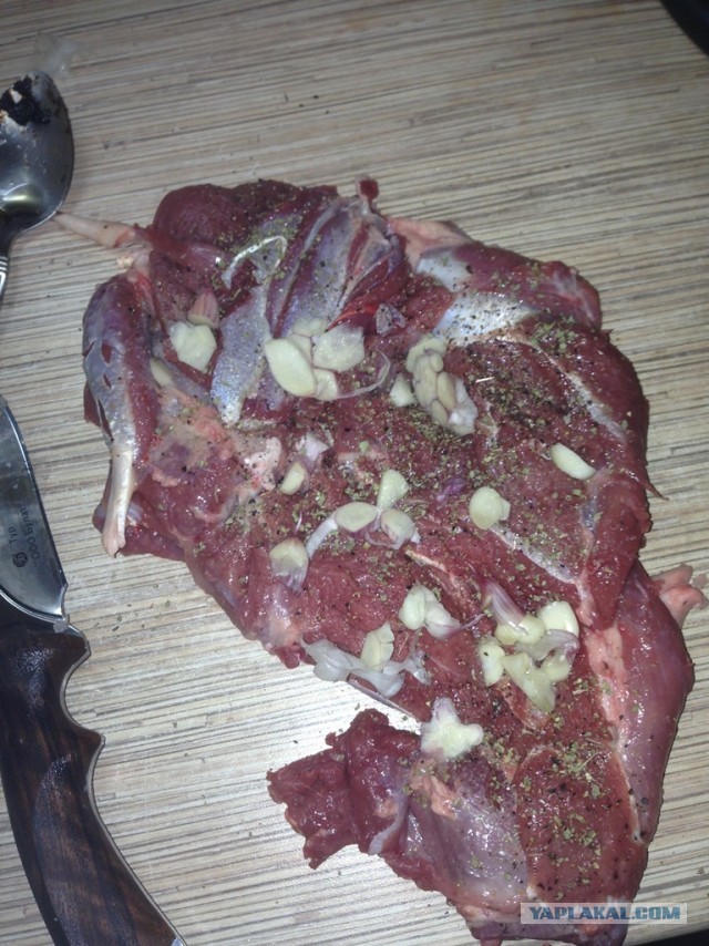 Баранья нога с куриной печенью
