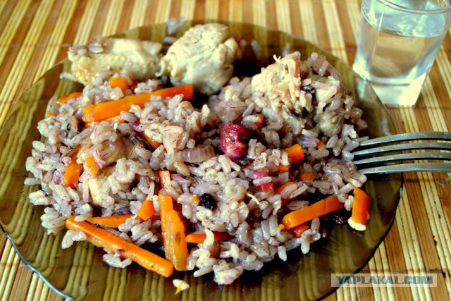 Плов из цыплёнка с вишней