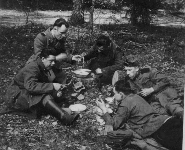 Фотографии из окопа 1942-1945г. Война глазами солдата через камеру "Лейка".
