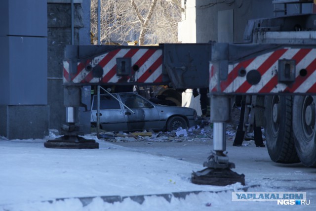 В Магнитогорске в результате взрыва газа обрушился подъезд дома