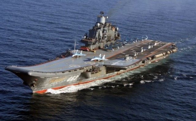 В Мурманской области загорелся авианосец "Адмирал Кузнецов". Уже известно о пострадавших.