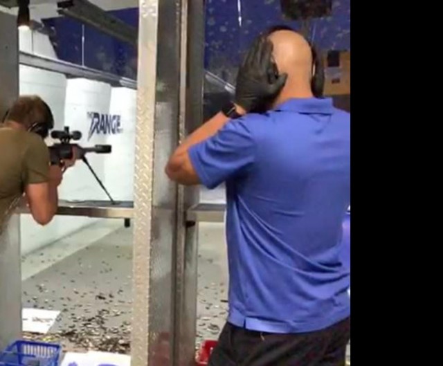 Стрельба из Desert Eagle в тире