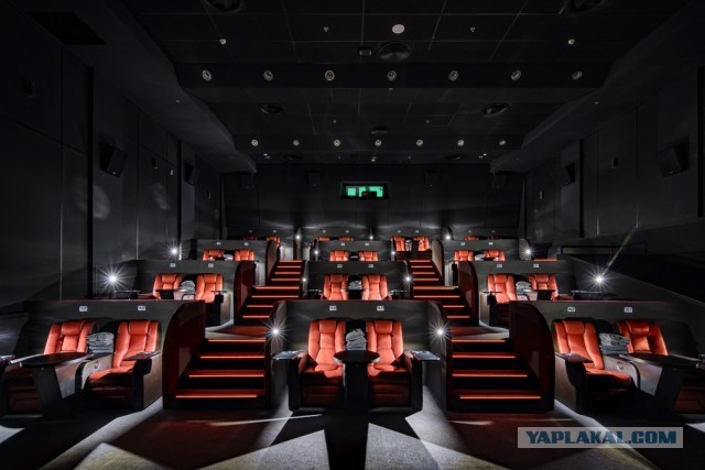 Я сходил в премиальный кинотеатр в Москве за 9150 ₽. Стоит ли оно того