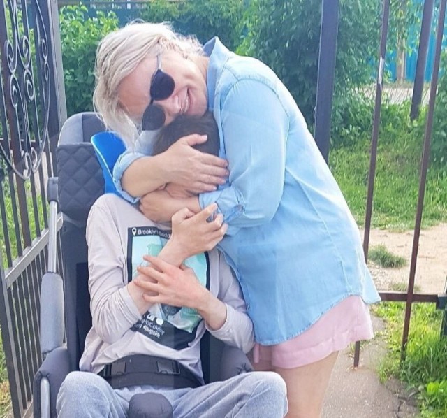 Мать 21-летнего инвалида из Калужской обл пожаловалась на приставов, снова закрывших дело о невыплаченных его отцом алиментах