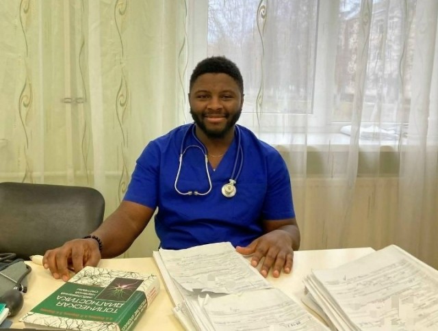 Новое лицо российского врача.Рожденный в Камеруне и знающий 5 языков.