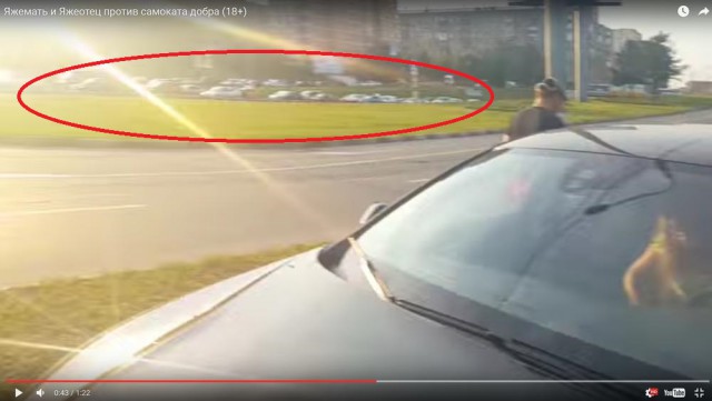 Яжемать и Яжеотец против самоката на тротуаре