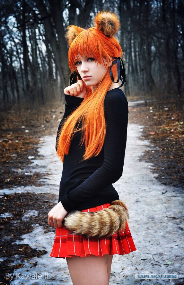 Красивые девушки в красном