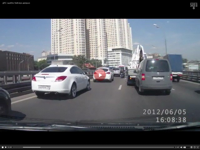 ДПСники бортанули байкера дверью