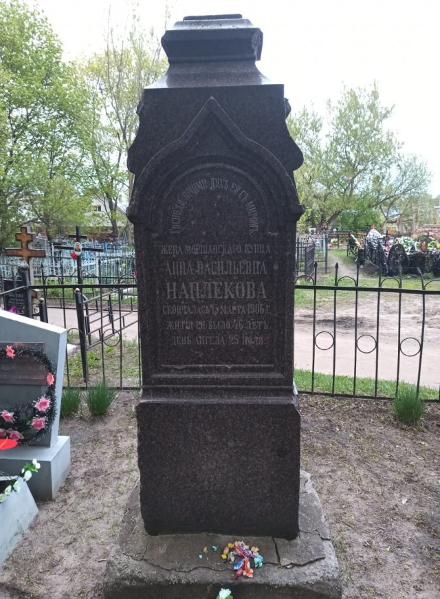 Немного атмосферных фото со старых кладбищ