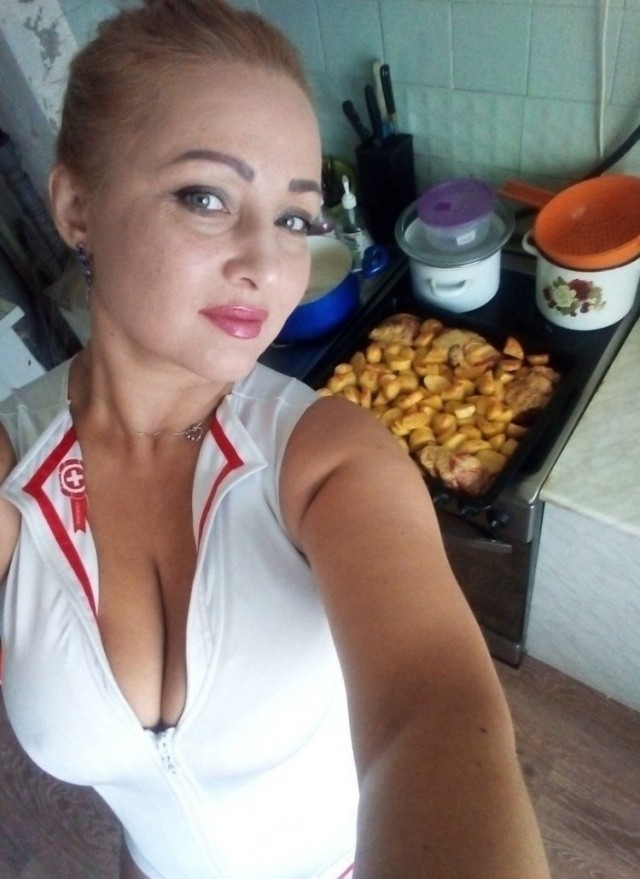 На Урале бывший прапорщик взял в сексуальное рабство собственную жену и заставляет её заниматься вебкамом для выплаты ипотеки