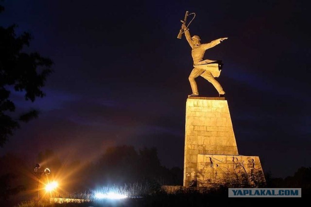 Ржевский мемориал Советскому Солдату⁠⁠ в вечернее время