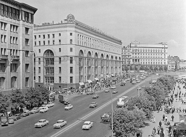 Москва и москвичи. Двадцатый век. 03.08.25