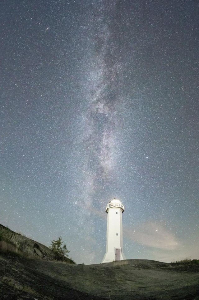 Млечный Путь и маяк Поворотный в Выборгском районе