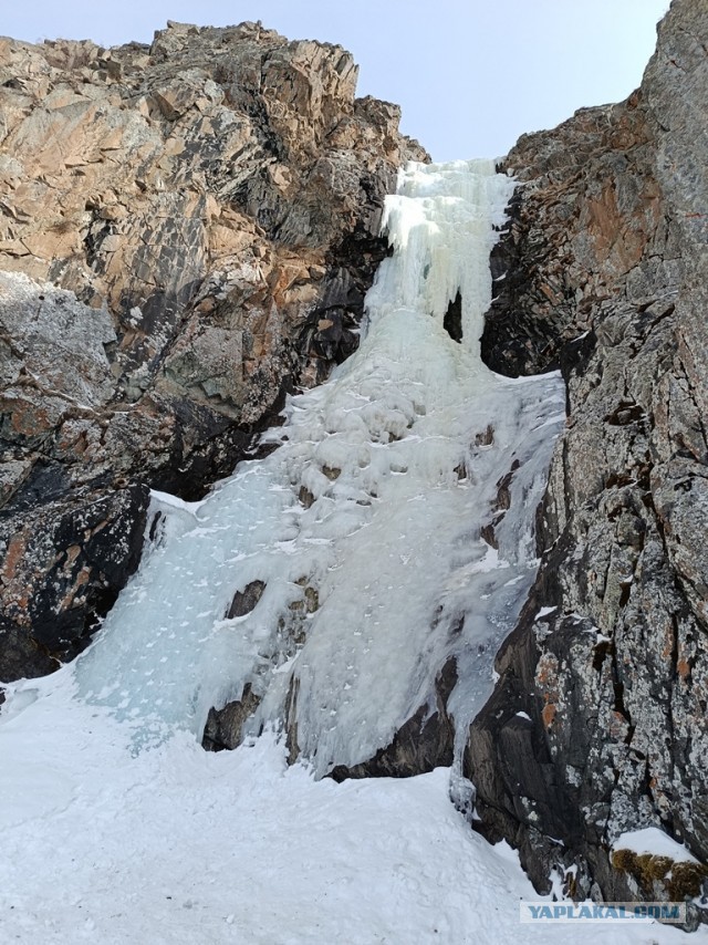 Прогулка выходного дня из города к замёрзшему водопаду на высоте 2900НУМ и обратно.
