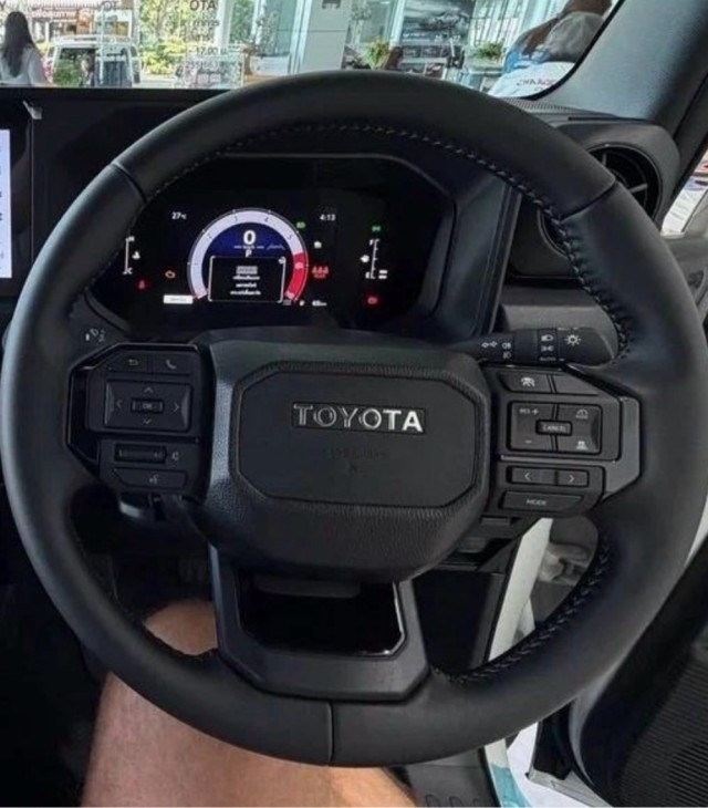 В России начались продажи новейшего внедорожника Toyota Land Cruiser FJ («мини-крузак», «Бэби-крузак») от 7 млн рублей