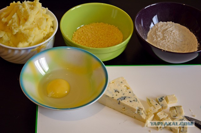 Мясо в кубе и картофельные шары
