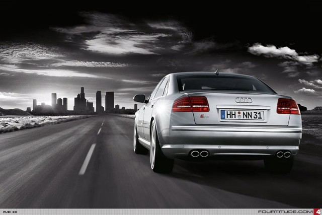 Audi S8 - эффектный аппарат!