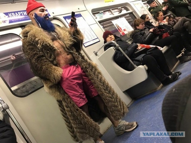 Модники, которые порой встречаются в нашем метро