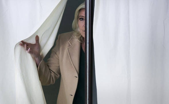 Ле Пен пообещала вернуться к политике де Голля по НАТО в случае победы