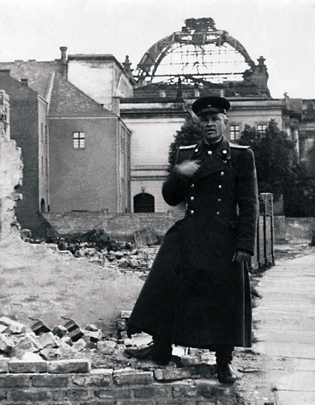Фотографии связанных с историей Красной и Советской Армии.