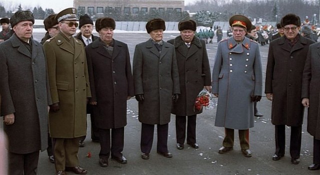 Кто, кто?! Ильич в пальто!