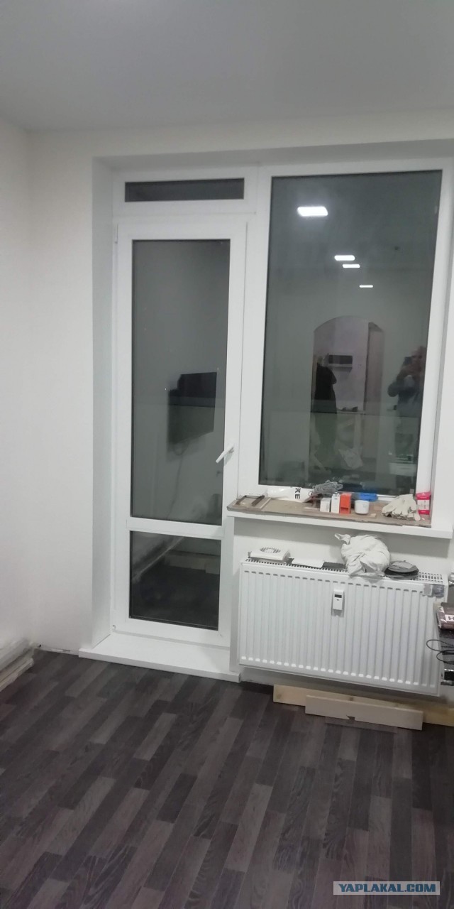 Как сделать красиво плинтус под балконной дверью?