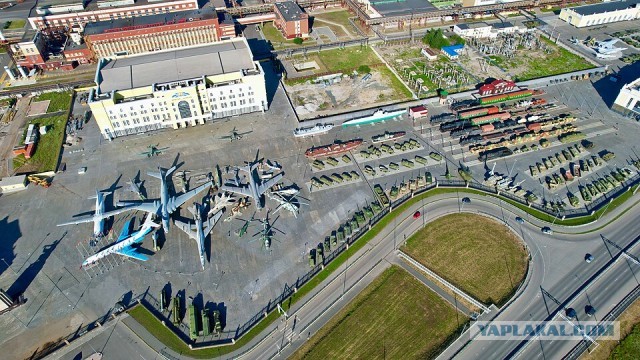 В западных соцсетях завирусился кадр с гигантской ракетой прямо во дворе — речь о памятнике «Союз-У» в Байконуре