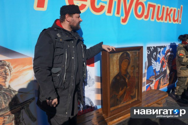 В Донецке руководство ДНР наградило ополченцев