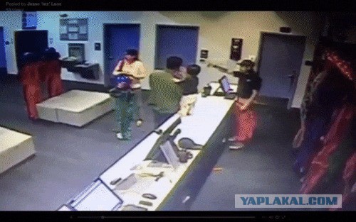 Спас ребенка и на камеру поиграл