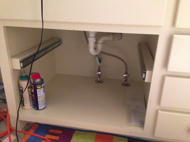 Выдвижные ящики в шкаф под раковину.  Сделай сам.
