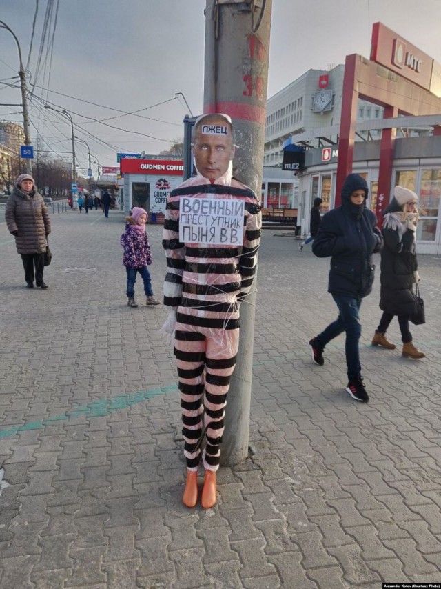 Глава Хабаровского края Дегтярев предложил поставить памятники Путину, «где только можно»