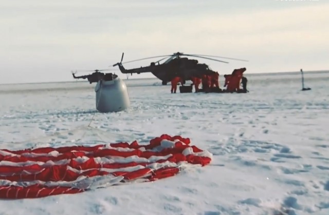 Китайский космический аппарат "Чанъэ-5" везет на Землю два килограмма лунного грунта