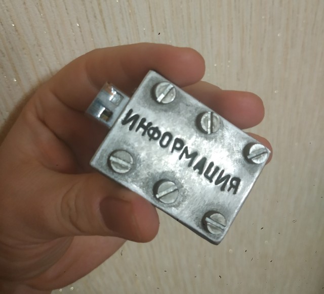 Стимпанковский механический замок для флэшки