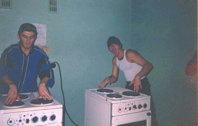 "А что вообще эти DJ'и делают?