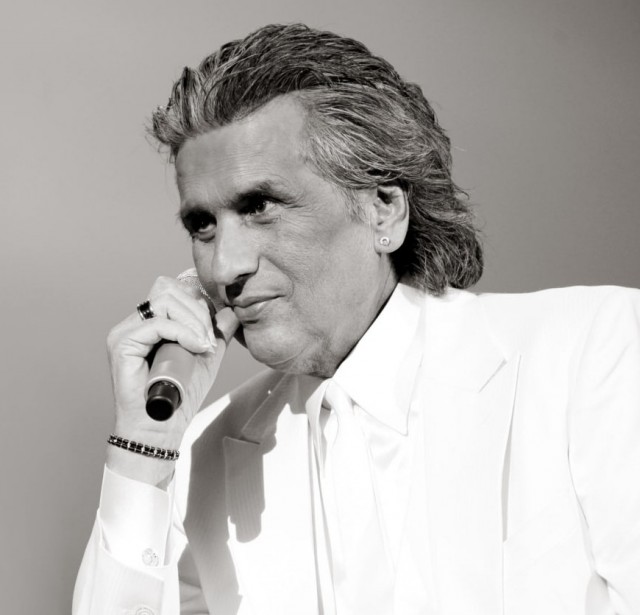 Умер итальянский певец Тото Кутуньо