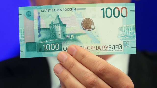 По требованиям православных активистов на тысячную купюру добавлены Кресты