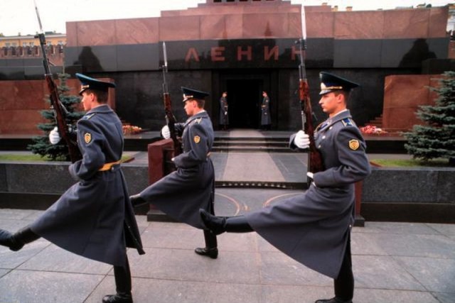 День в истории. Отмена поста номер один у Мавзолея