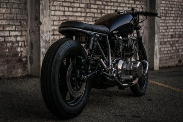 Черный как ночь: уникальный кастом Yamaha XS1100 поражает деталями — как создавался проект