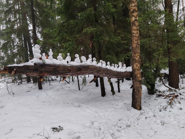 Снеговичков по весне считают