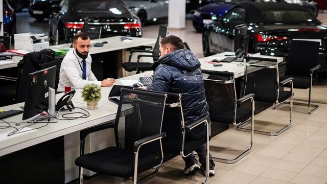 Средняя цена нового автомобиля российских марок в марте 2026 года составила ₽2,04 млн