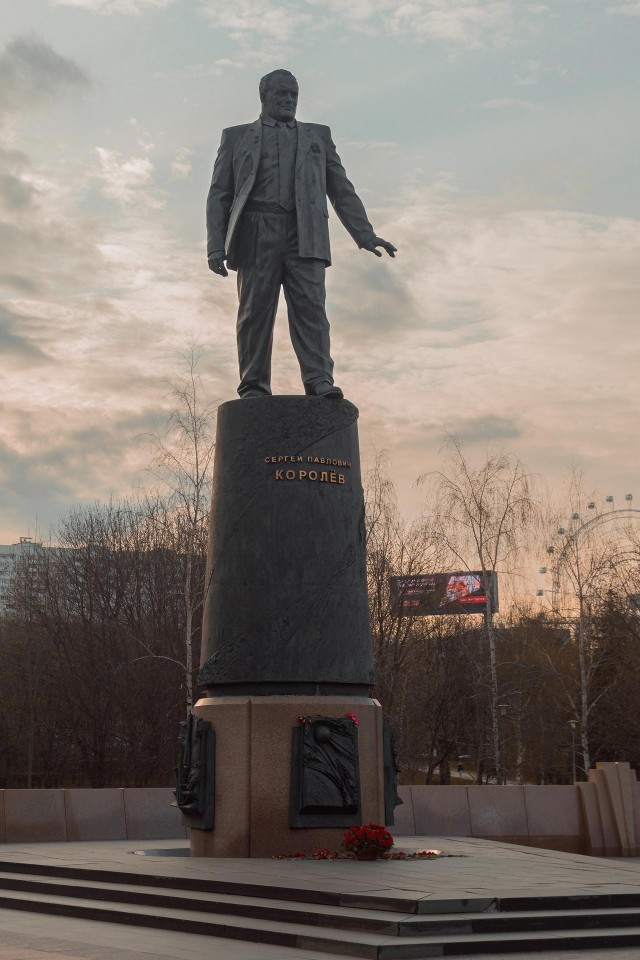 С Праздником, друзья! С Днём космонавтики!