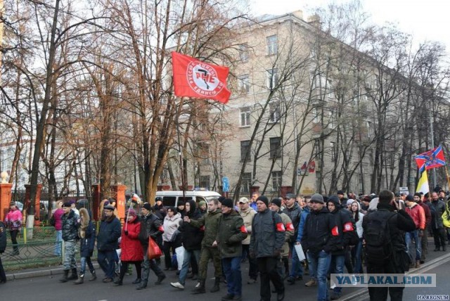 Киборги в аэропорту.