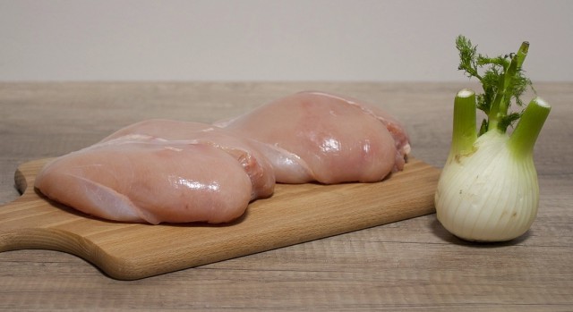 Salsicce из куриной грудки
