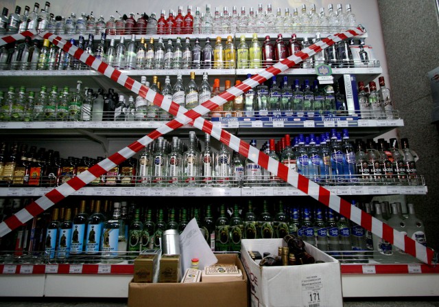 Россияне за 10 лет стали пить почти вдвое меньше