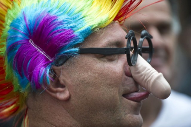 Немецкий ученый связал геев с педофилией. Теперь его судят